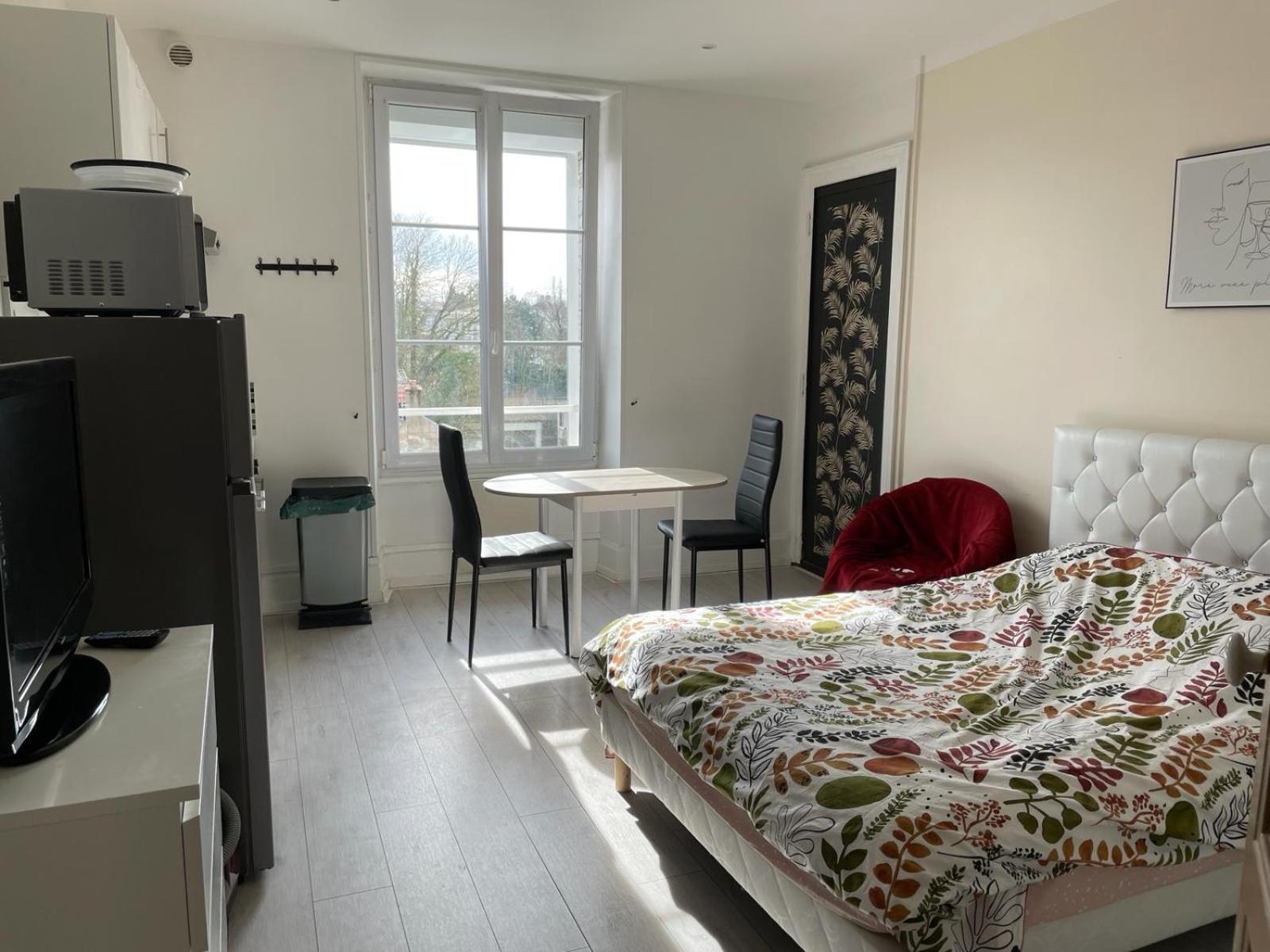 Апартаменты Studio Meuble Et Lumineux 20M2 Виттель Экстерьер фото
